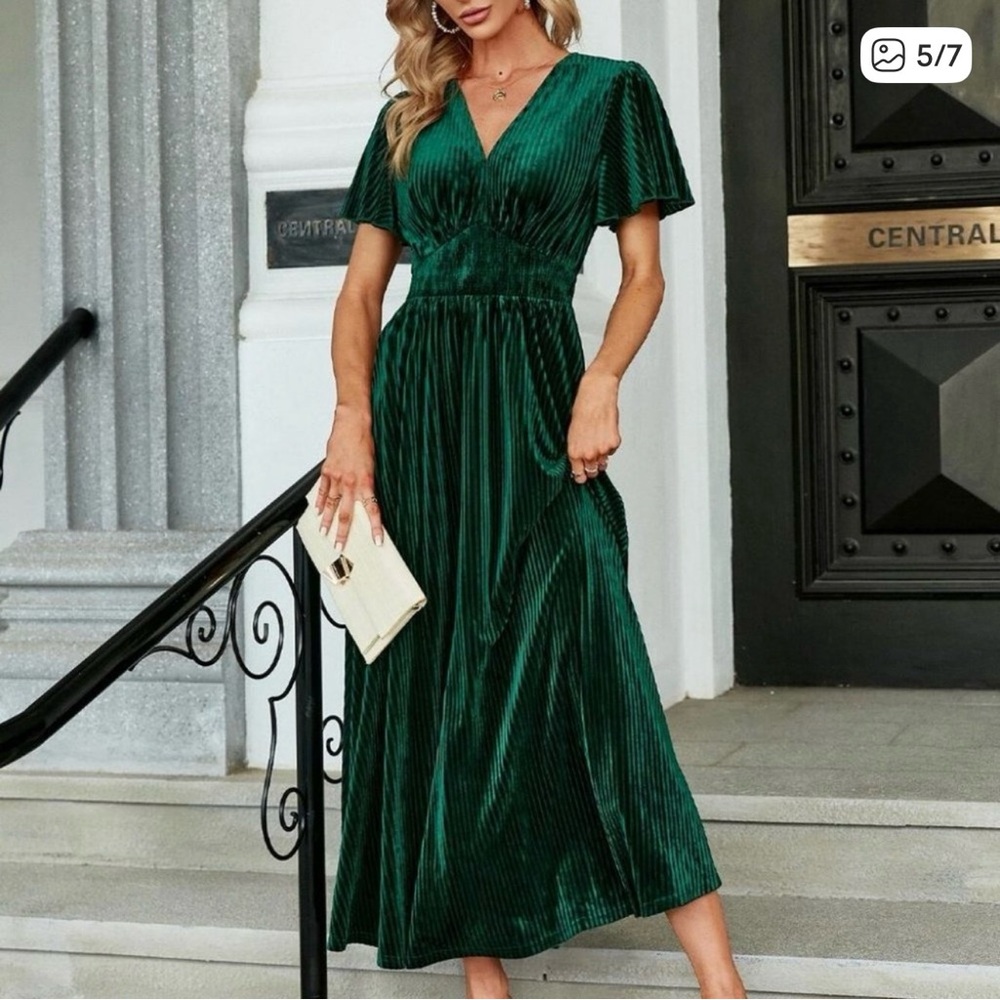 Green V-Neck Butterfly Sleeve Maxi Dress - Picture 4 of 4